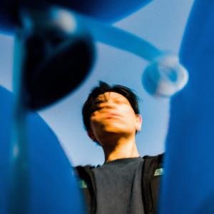 Dengarkan GIRLS (feat. AKIKO) lagu dari Tommy Grooves dengan lirik