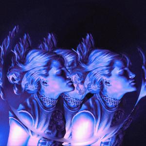 收聽Lyncs的i burned my diary last night (Explicit)歌詞歌曲