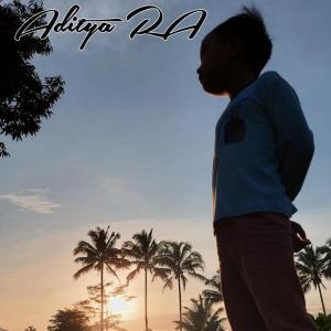 Dengarkan lagu Menghapus Airmata Yang Tak Terlihat nyanyian Aditya RA dengan lirik