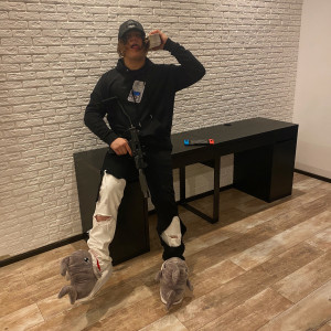 ดาวน์โหลดและฟังเพลง LESHGO (Explicit) พร้อมเนื้อเพลงจาก THRILL PILL