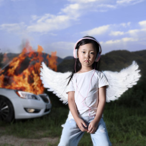 Dengarkan Harmony lagu dari Car, the Garden dengan lirik