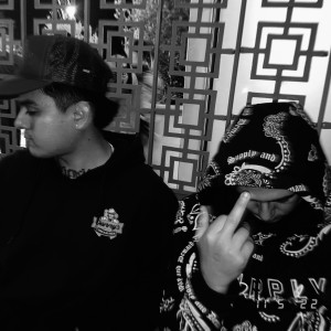 ดาวน์โหลดและฟังเพลง 10 Bandz (feat. Gomesz) (Explicit) พร้อมเนื้อเพลงจาก RalphyInnaCoupe