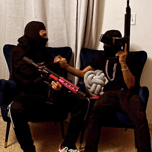 ดาวน์โหลดและฟังเพลง Viejos Tiempos (feat. El Yiyo) (Explicit) พร้อมเนื้อเพลงจาก Xabdiell