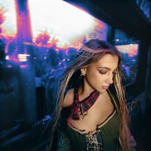 ดาวน์โหลดและฟังเพลง Rage (Slay Remix) พร้อมเนื้อเพลงจาก Charlotte Plank
