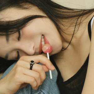 收听Shin Yumi的Lips to lips歌词歌曲