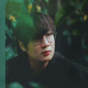 Dengarkan lagu Em Gì Ơi nyanyian Anh Khoa dengan lirik