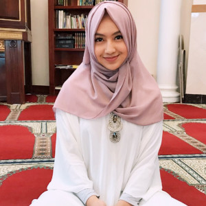 Dengarkan Usia Makin Berkurang lagu dari Al hidayat dengan lirik