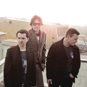 收聽Manic Street Preachers的Theme from M*A*S*H (Suicide is Painless) (Live from The O2) (Live from The O2|Explicit)歌詞歌曲
