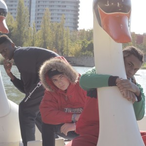 Dengarkan lagu Patito Feo; Pa Mi Trofeo (Explicit) nyanyian Joël Kurasinski dengan lirik