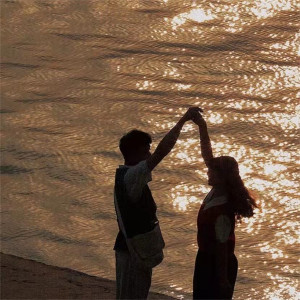 Listen to 一生要走多远的路程 song with lyrics from 高咏钰