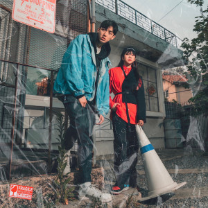 Listen to 선택 song with lyrics from Geniejin (지니진)
