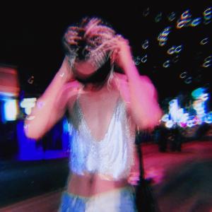 收聽Nevy的orbit歌詞歌曲