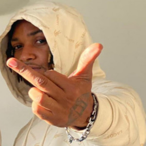 Listen to Fanm La Ni Vices (Explicit) song with lyrics from Ken'zii Bwa