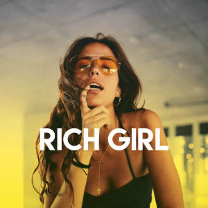 收聽Sassydee的Rich Girl歌詞歌曲