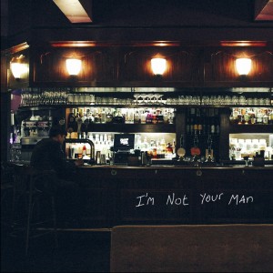 收听BlackWaters的I'm Not Your Man歌词歌曲
