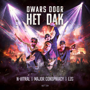 Dengarkan Dwars Door Het Dak lagu dari N-Vitral dengan lirik