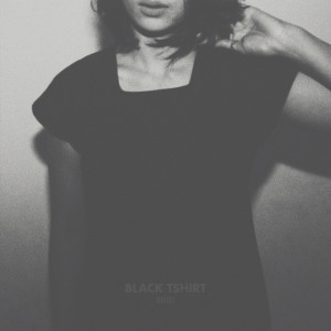 Dengarkan Black Tshirt lagu dari Druxy dengan lirik