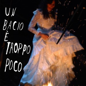 收聽Lorena Àlvarez的Un bacio è troppo poco歌詞歌曲
