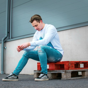 Listen to Seitsemän Oikein song with lyrics from Kosa