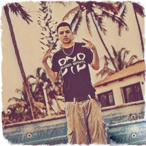 Dengarkan lagu Bien Loco (Explicit) nyanyian Somos Osos dengan lirik