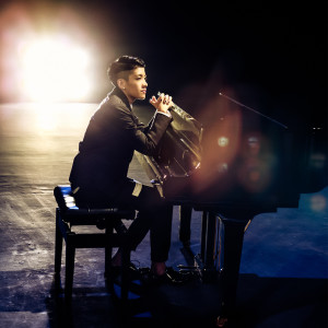 Listen to 黑洞 song with lyrics from 曾静玟