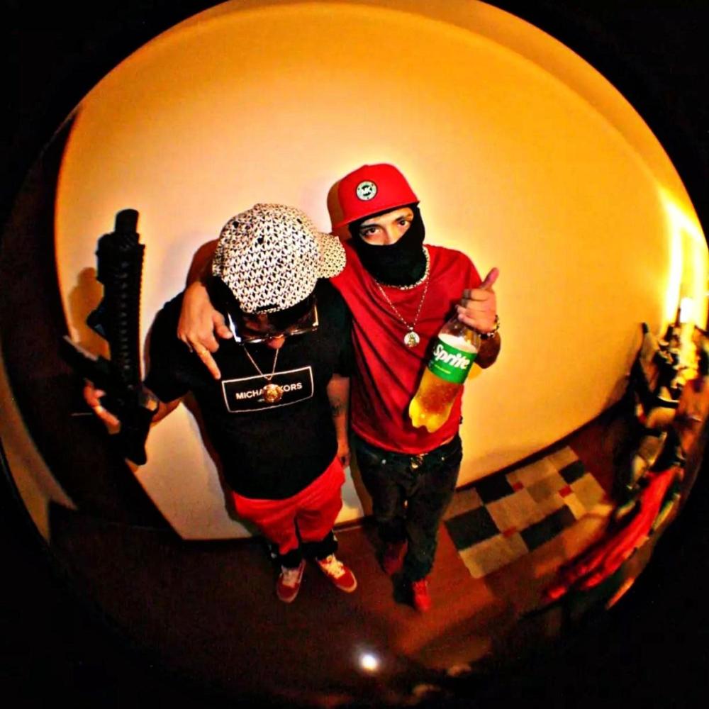 Antes de Tiempo (feat. Carlitos Fresh) (Explicit)