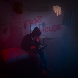 Listen to Traphouse (Explicit) song with lyrics from MACO