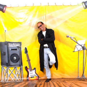 ดาวน์โหลดและฟังเพลง LADRÃO DE MOTO พร้อมเนื้อเพลงจาก Miguel Dias