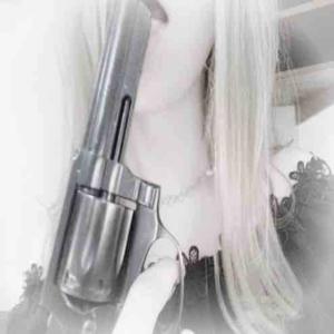 hurtsucca的專輯kiss in wynter (Explicit)