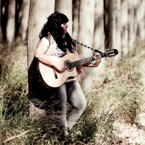 Dengarkan Sigue Así lagu dari Rocio Llavero dengan lirik