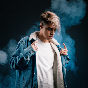 ดาวน์โหลดและฟังเพลง Drug (Explicit) พร้อมเนื้อเพลงจาก Ruslan King