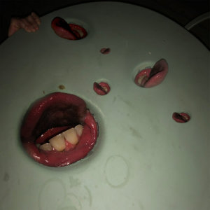 ดาวน์โหลดและฟังเพลง Black Paint พร้อมเนื้อเพลงจาก Death Grips