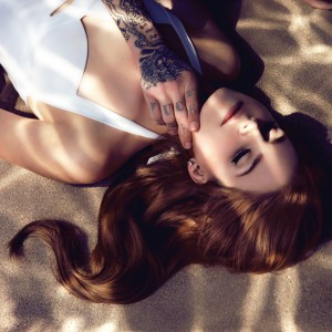 收聽Lana Del Rey的Blue Jeans歌詞歌曲
