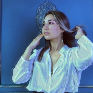 Dengarkan lagu Follow Me nyanyian Ilvina dengan lirik