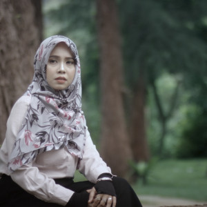 Dengarkan lagu Ku Cari Jalan Terbaik nyanyian Vanny Vabiola dengan lirik