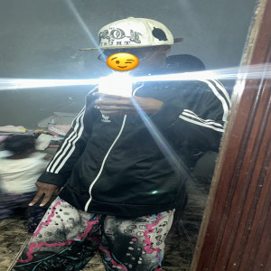 ดาวน์โหลดและฟังเพลง Com bundão vai moreninha (Explicit) พร้อมเนื้อเพลงจาก DJ RHZIN