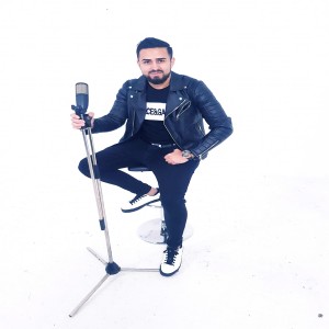 Listen to DE-AS MURI TOT FAC UN PAS song with lyrics from Voetin