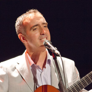 ดาวน์โหลดและฟังเพลง Presentimiento contra las luces พร้อมเนื้อเพลงจาก Andres Molina