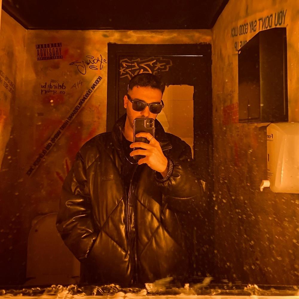 hiç de fena değil. (Explicit)