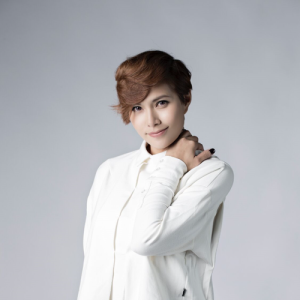 Listen to Shi Zhi Jin Bao song with lyrics from 可岚