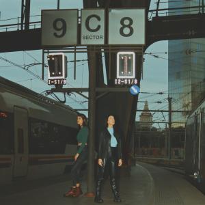 Listen to Vueltas a la Ciudad song with lyrics from Gizelle