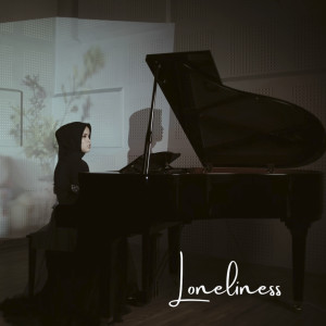 Dengarkan Loneliness lagu dari Putri Ariani dengan lirik