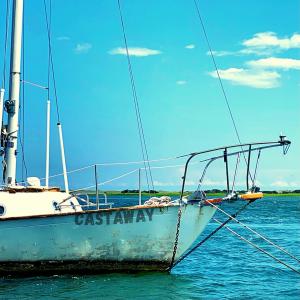 Castaway的專輯M.I.A.