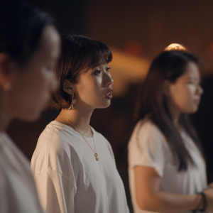 Dengarkan 爱情教会我们的事 lagu dari Butterworks dengan lirik