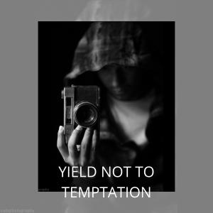 Dengarkan lagu Yield Not to Temptation nyanyian Aretha Franklin dengan lirik