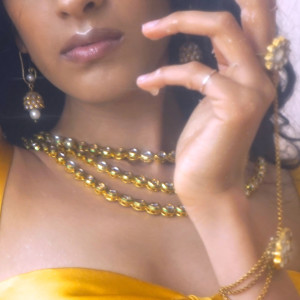 Listen to Honey song with lyrics from Raveena