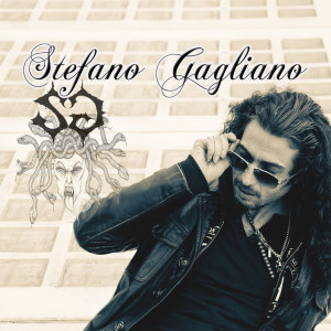 Dengarkan lagu Don't Touch nyanyian Stefano Gagliano dengan lirik