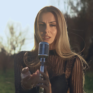 Listen to Unde esti? song with lyrics from Kore