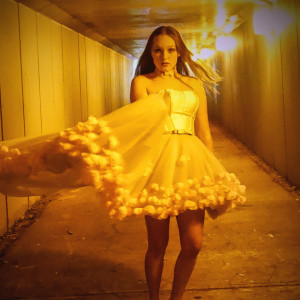 ดาวน์โหลดและฟังเพลง Break Me Down พร้อมเนื้อเพลงจาก Indie Mae