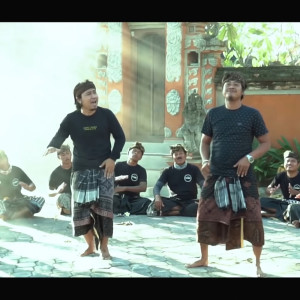 Dengarkan Nama Samaran lagu dari Gus Jody dengan lirik